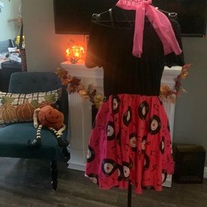 1950’s woman dress Halloween.